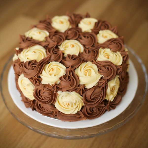 Choco cream flowered cake