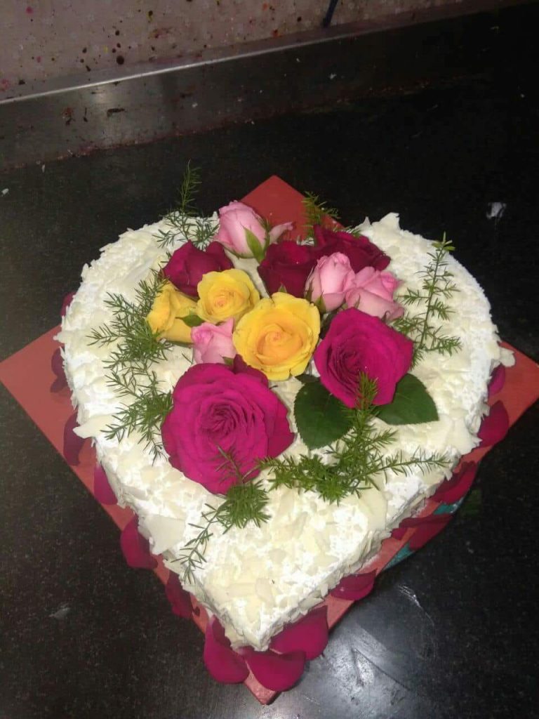 Natural flowered cake